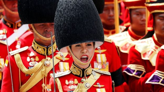 泰國王室變親民了！罕見公佈國王貴妃照片，官網被擠爆 -尋夢新聞