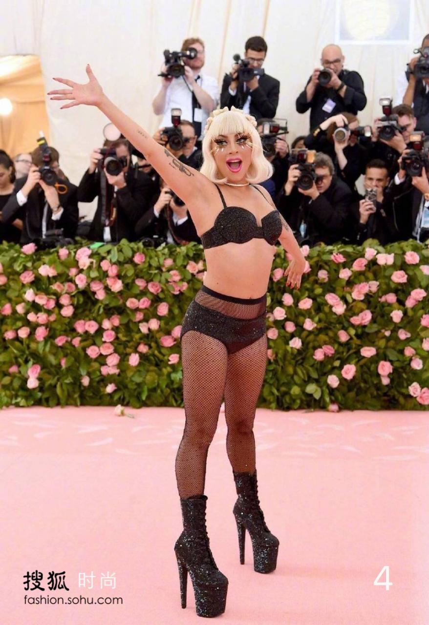 2019 Met Ball紅毯吸睛！Lady Gaga邊走邊脫、Katy Perry變吊燈，看完居然有點心疼-尋夢新聞