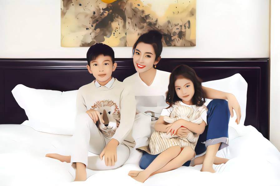 李冰冰攜外甥及外甥女合拍時尚大片， 溫馨滿滿-尋夢新聞