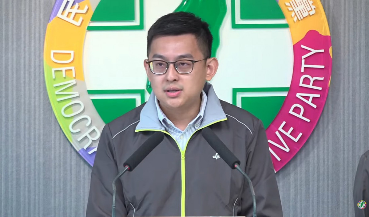 黃國昌轟「民主假」阻不在籍投票　民進黨：等頭腦清楚後再發言