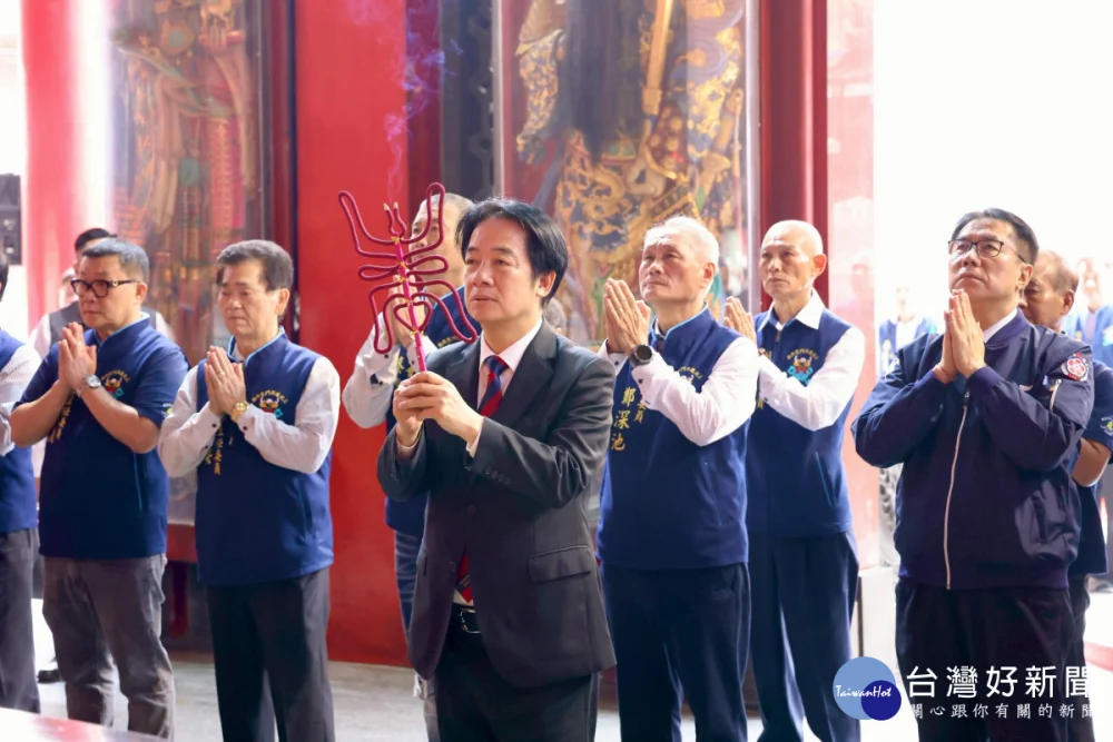 賴清德赴臺南孔廟揭匾 參香正統鹿耳門聖母廟、歸仁仁壽宮為民祈福