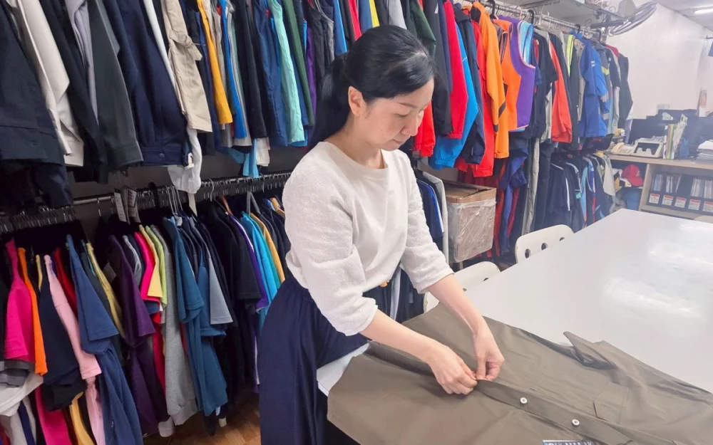 圖／衣哥實業設計師李莉庭設強調，每一件機能服的誕生，都源自於對使用場景的深入理解，從布料挑選、工藝製程到穿著舒適度，皆經過反覆驗證。（衣哥實業提供）