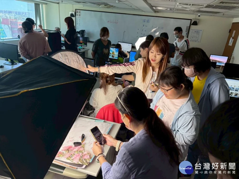 「職場文書與AI商業設計影音剪輯班」。