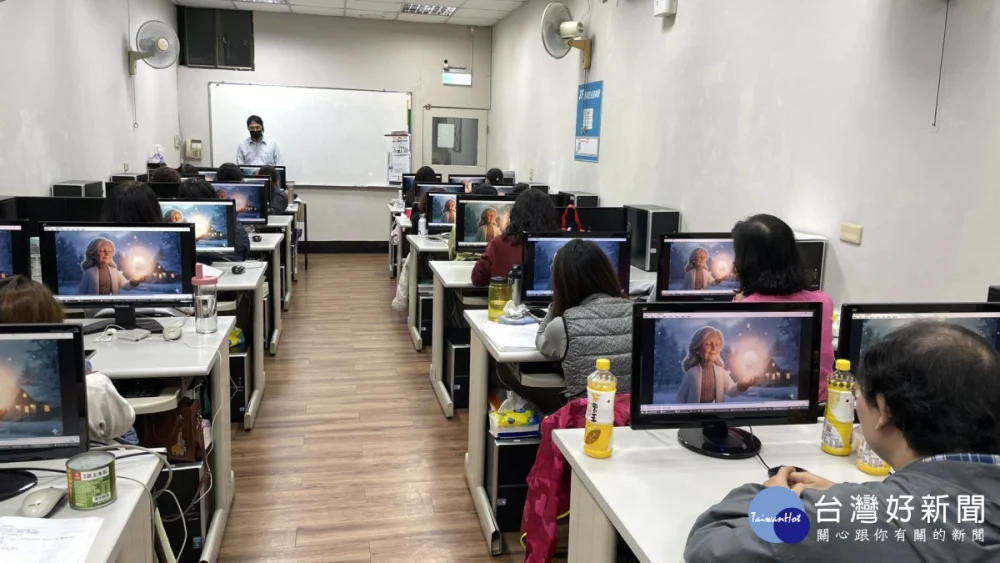 「AI職場應用設計整合實務班」。