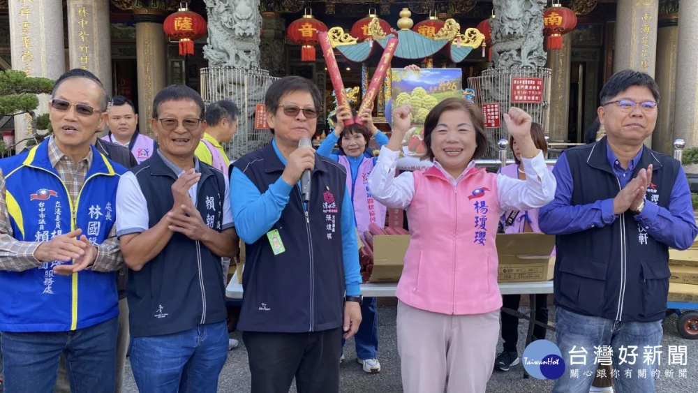 潭水亭管理委員會主委張煌棋稱讚楊瓊瓔是位好立委,更上層樓會更好。