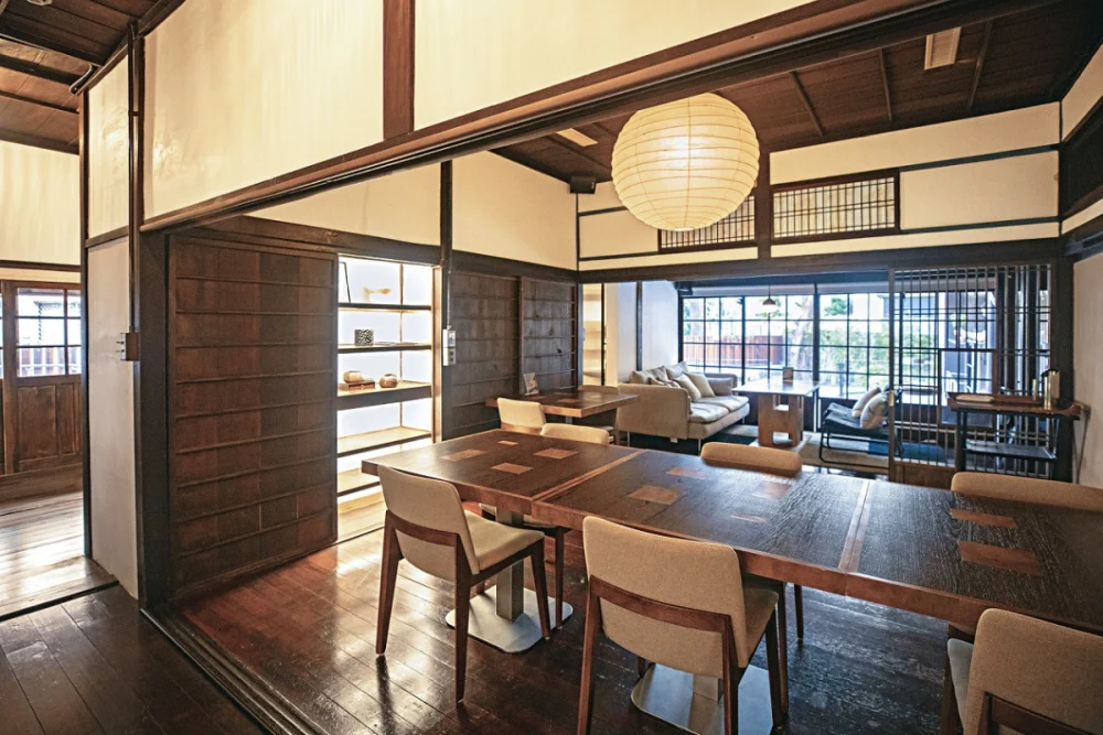 戴炎輝寓所由餐飲業者進駐,以新功能延續歷史記憶。(攝影/王漢順)