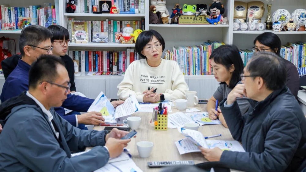 民主進步黨籍立法委員蘇巧慧(中)。(圖/翻攝自蘇巧慧Facebook)