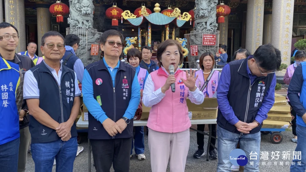 楊瓊瓔分享母親翻水果月曆看到忘神的趣事。