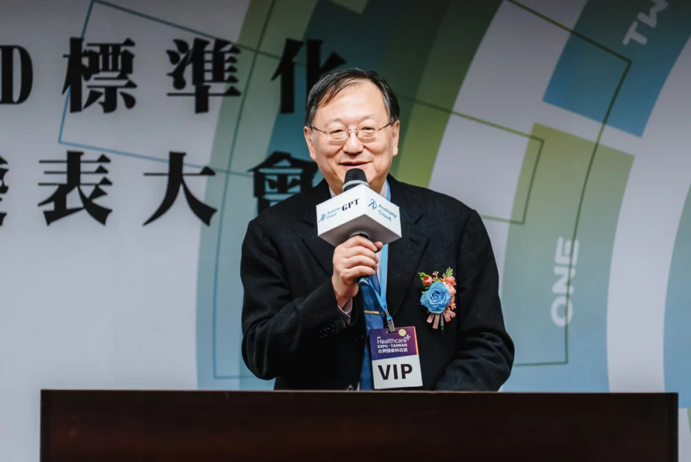 圖為台大醫院余忠仁院長，說明3D AI影像於台大醫院的實際應用。