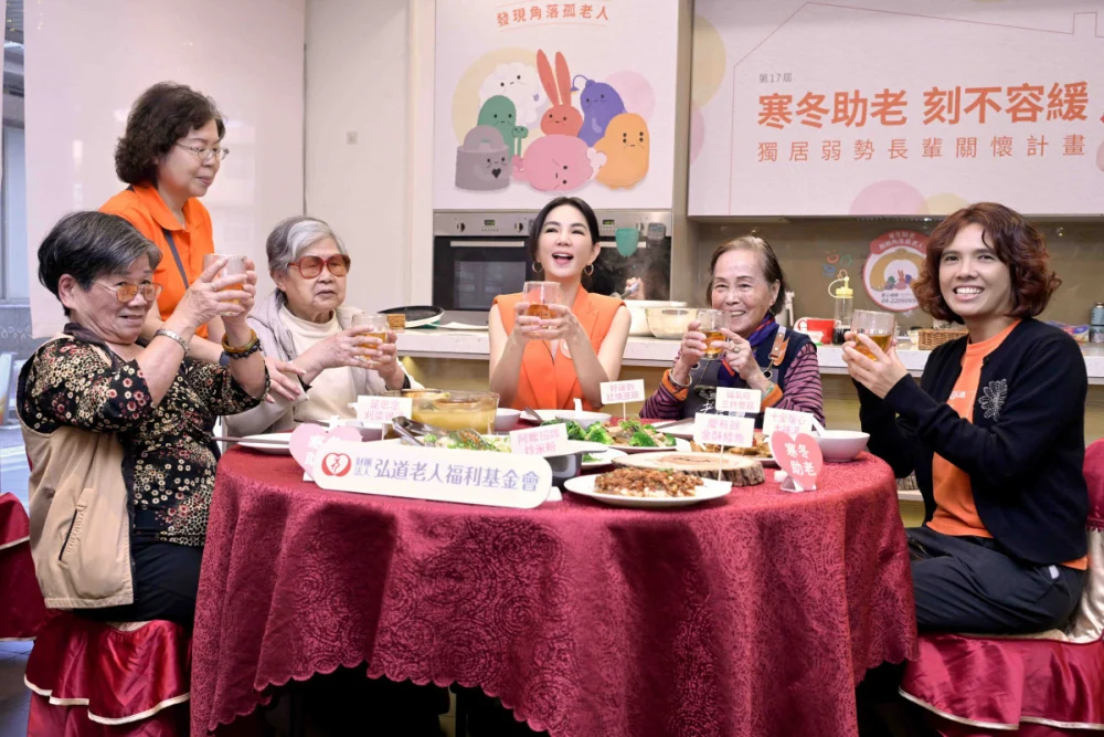 Ella陳嘉樺化身「一日廚孫」　陪伴獨居長輩重溫團圓年味