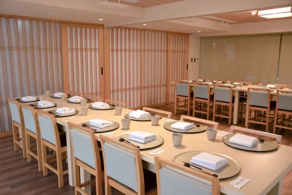 圖／年底聚餐潮來臨，不少企業為選擇聚餐場所而煩惱；莞固和食以多元座位配置與高質感套餐，提供更彈性的年末聚會選擇。（莞固和食 提供）