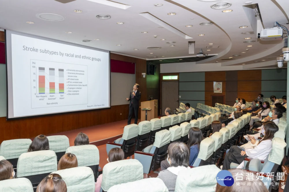 Ihara 教授強調,精準的基因定序是早期篩檢高風險族群、避免中風悲劇的關鍵第一步。圖/彰基醫院提供