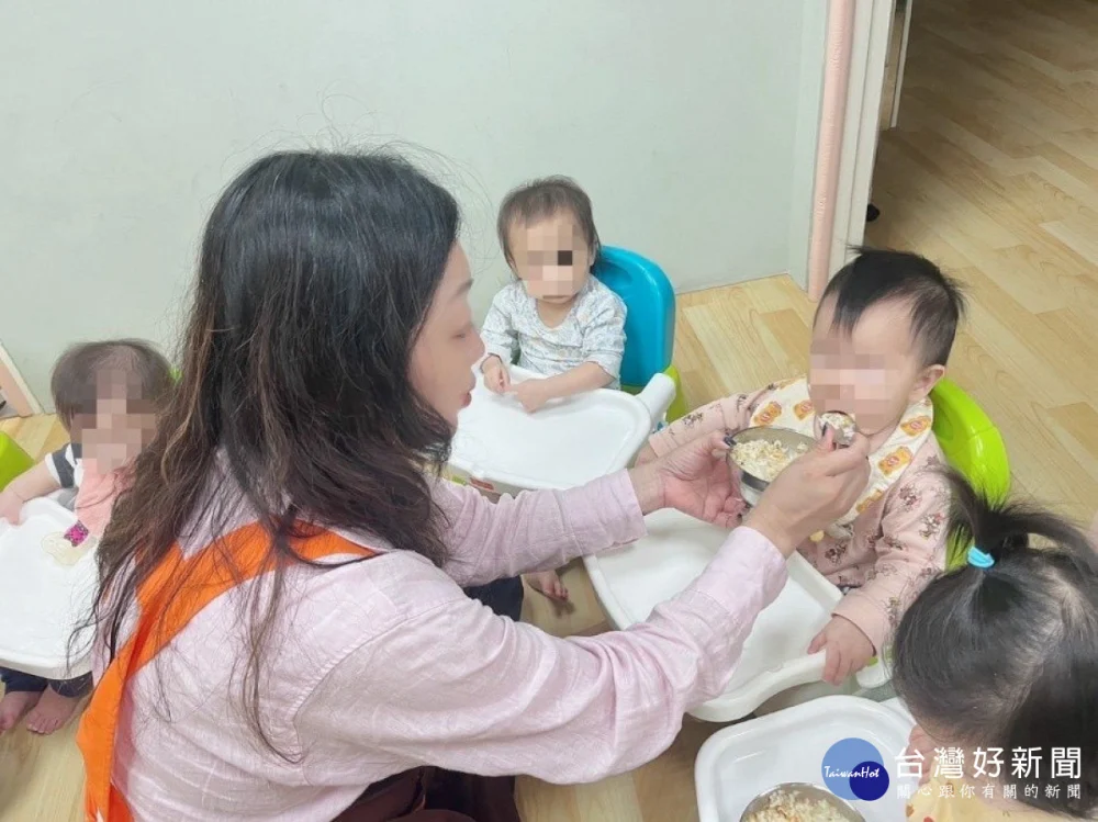 桃竹苗分署運用「僱用獎助計畫」搭配「婦女再就業計畫」成功推介許小姐至托嬰中心擔任托育人員。