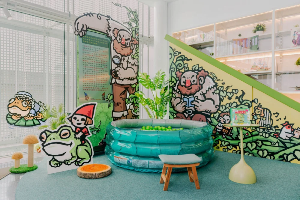 「放大鏡與縮小燈：縮放自如主題書展」現場照片： 書展的傑克與魔豆專區。攝影／美好日子電影有限公司。圖片提供／桃園市立美術館