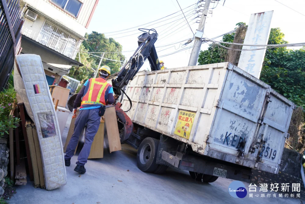 大型家具清運更彈性！彰化縣新增「以件、隨袋計價」　民眾過年前整理更省、更方便。圖／彰化縣政府提供