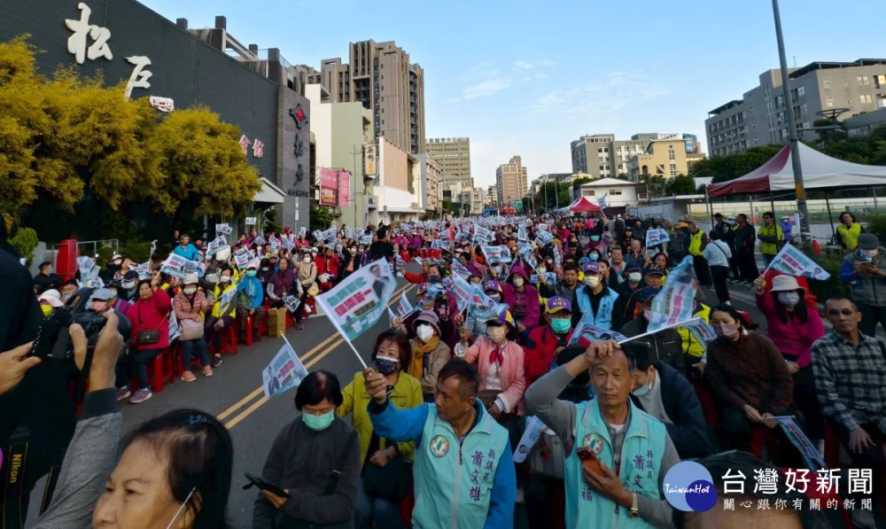 台灣選舉首見人形機器人站台 林世賢彰化勝利團結大會掀科技話題
