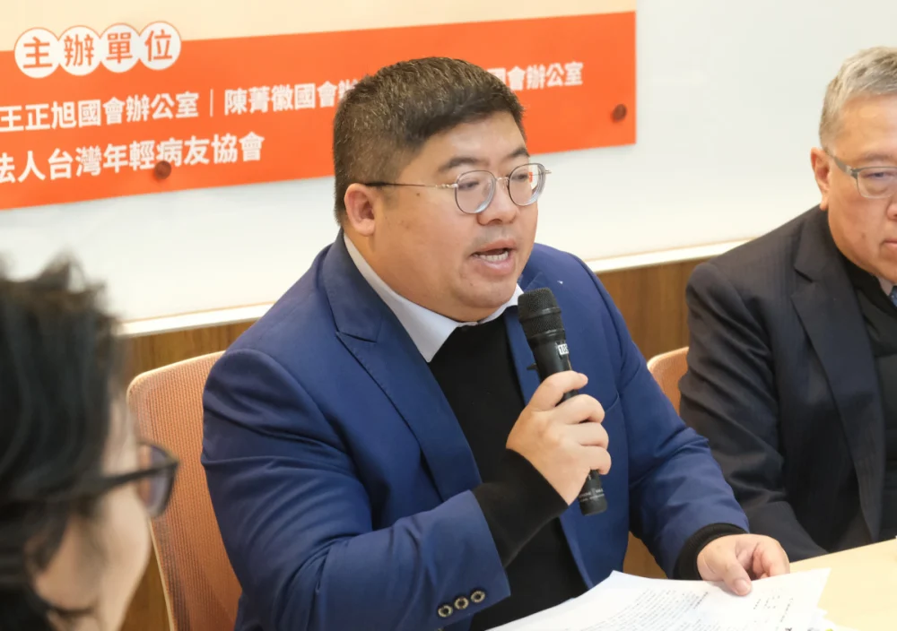 蔡易餘委員強調患者面對疾病經常輕忽、急性惡化頻率高，家庭需長期且時刻承擔陪護，希望可以盡可能在治療上減少住院和惡化的問題。