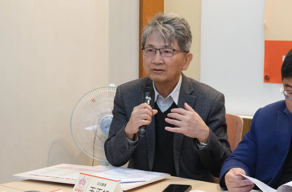 王正旭委員認為需建立明確追蹤與住院指標、提高收案量並確保追蹤不中斷，治療端接軌國際臨床指引，才能實際改善重度住院與急性惡化。