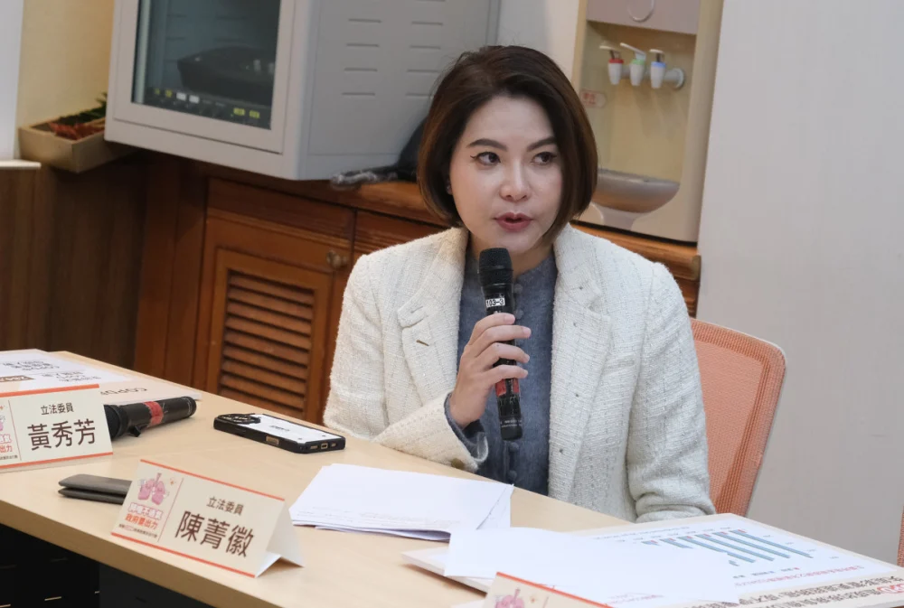 陳菁徽委員則提醒，COPD是十大死因之一，但經常被低估疾病的影響，希望可以納入國家計畫中，建立跨科整合式照護模式。