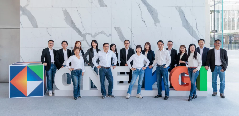 凱基人壽總經理郭瑜玲(前排中)率領三位執行副總等高階主管，締造多項台灣及業界「唯一」肯定！更獨家承作花蓮志工保險，獲國家級雙肯定，以行動實踐金融大回饋。