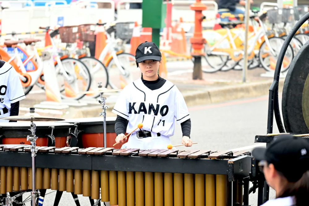 嘉義市南興國中管樂旗隊融入KANO元素。（圖／陳致愷攝影）