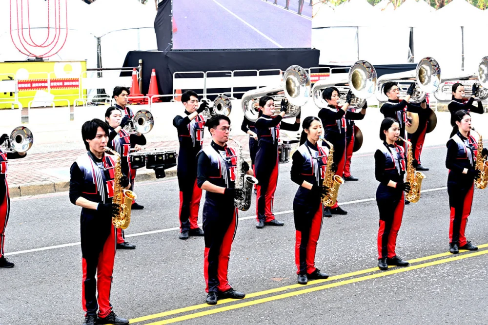 日本奈良學園大學行進樂部壓軸演出。（圖／記者陳致愷攝影）