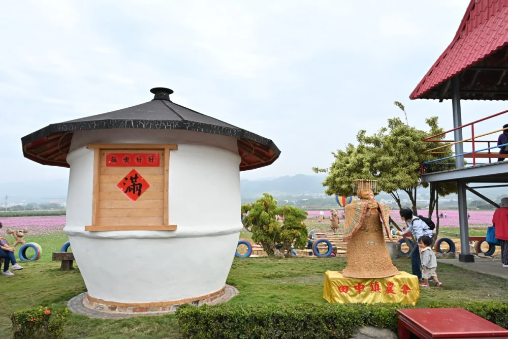 田中稻草藝術節現場景物。圖／記者鄧富珍翻攝
