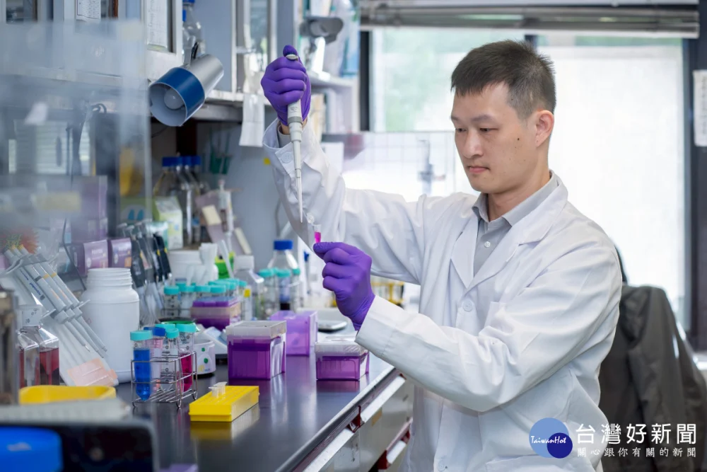 論文第一作者陳粲然是國內首位取得清華大學與大阪大學雙聯博士學位的學生。