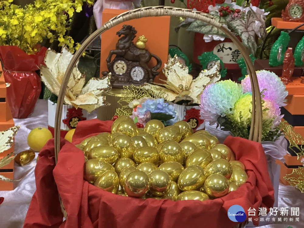5000只金雞蛋隱藏著好禮要相送。（記者扶小萍攝）
