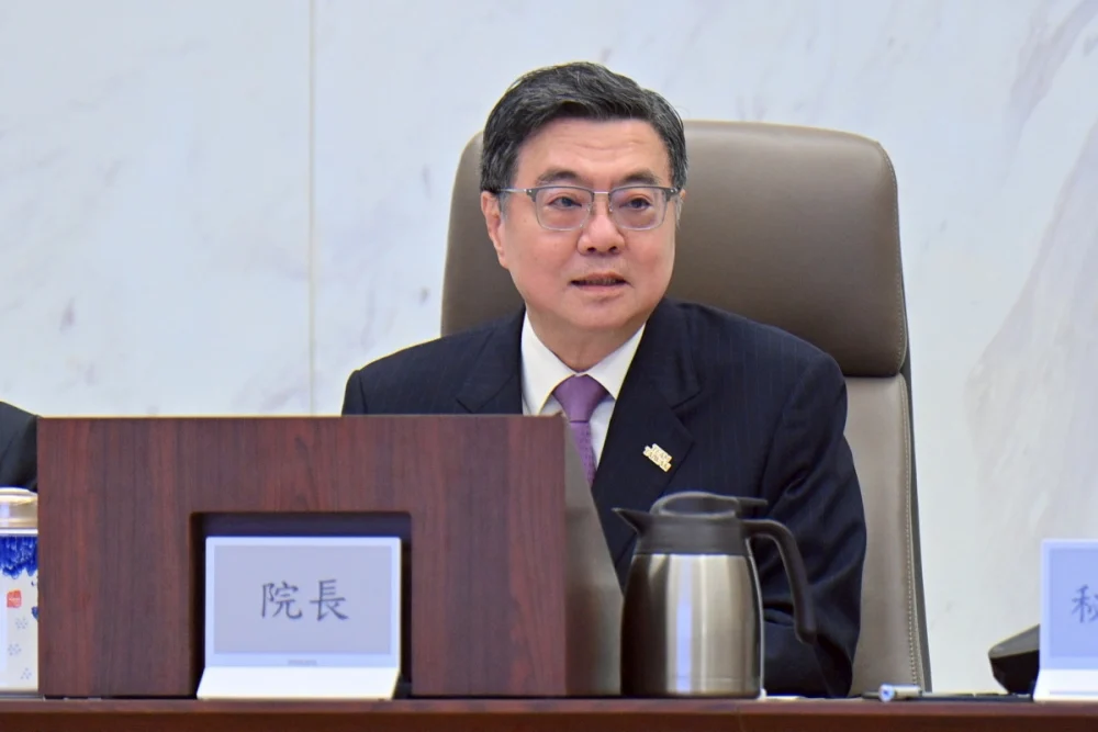 總統公布藍白版「反年改」法案生效　卓揆：副署生效，即刻送請大法官解釋