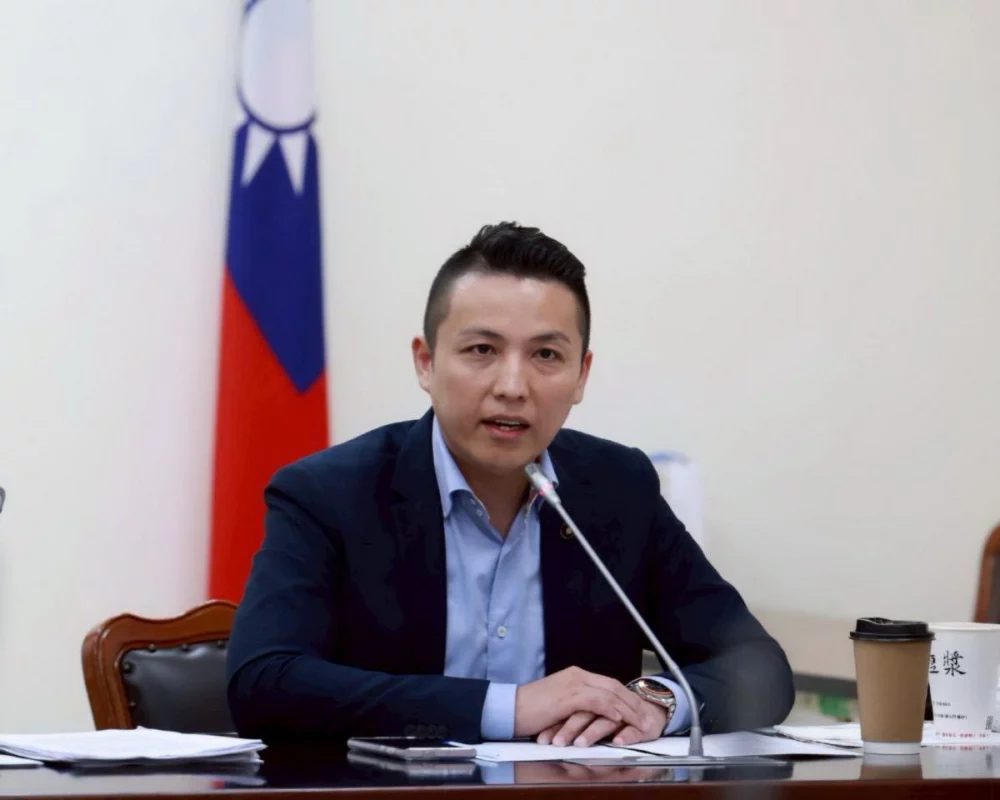 圖／新北市議員陳偉杰分析，部分執政黨立委與綠營KOL之所以發動攻擊，真正動機在於「轉移內部矛盾」。（新北市議員陳偉杰提供）