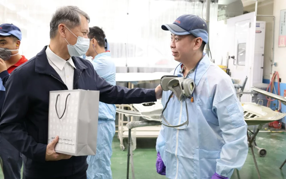 春安勞檢啟動　陳瑞嘉慰勞汽修勞工籲防過勞