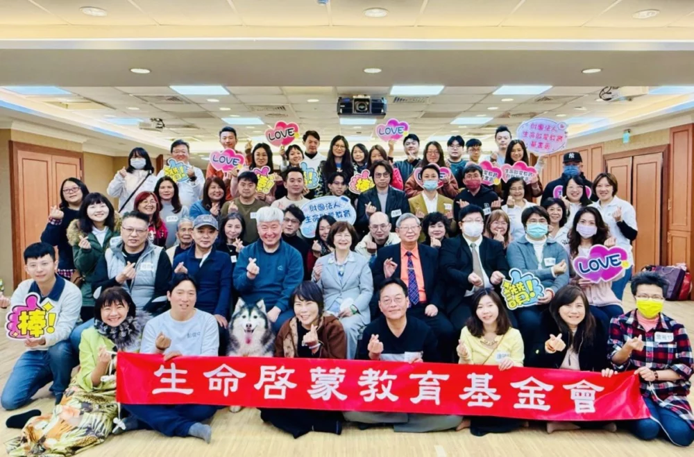 圖／POP心理企管負責人呂秀金與基金會董事長黃振輝希望藉由教育的力量，讓善念紮根於社會大眾的心中，參與講座的夥伴反應熱烈，現場大小朋友在笑聲中，發現原來善待生命也能這麼療癒。（生命啟蒙教育基金會提供）