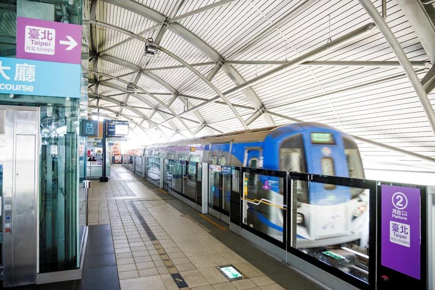 右岸重劃區周邊匯集多條軌道交通路網,機場捷運與中和新蘆線可快速直達雙北核心商圈與交通樞紐,加上環狀線北環段建設,具備高效的通勤優勢。(圖/業主提供)