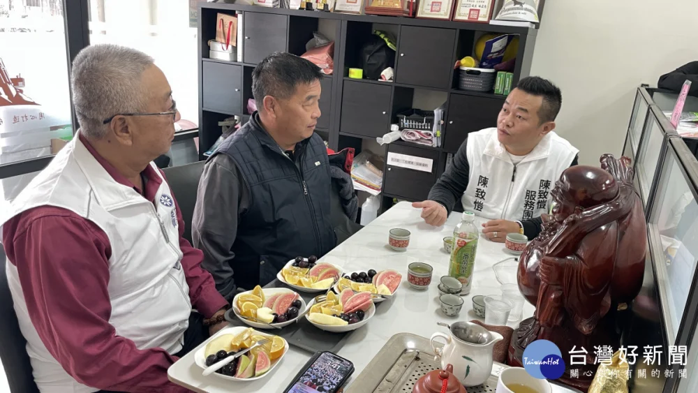 大嘉義馬拉松協會理事長蔡協成呼籲嘉義市中央、地方民代同連署，建請市府研擬推動國中小營養午餐免費政策，盼在黃敏惠任內落實執行/陳致愷提供