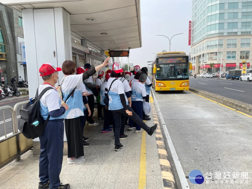 嘉義市電動公車人氣駕駛選拔開跑，民眾搭公車投票即可參加抽獎／嘉義市府提供