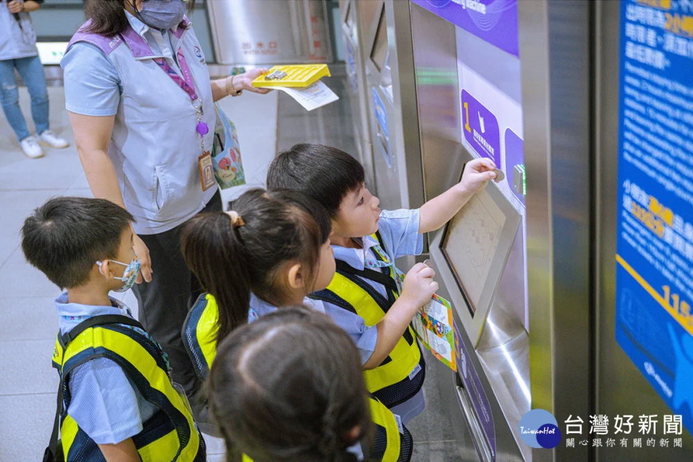 桃園捷運「小鶇鶇站長體驗營」受到熱烈迴響，115年寒假新增1場次，1/26中午12點起開放網路報名。


” style=”width:100%; height:auto; display: black;”/></p>
<figcaption id=