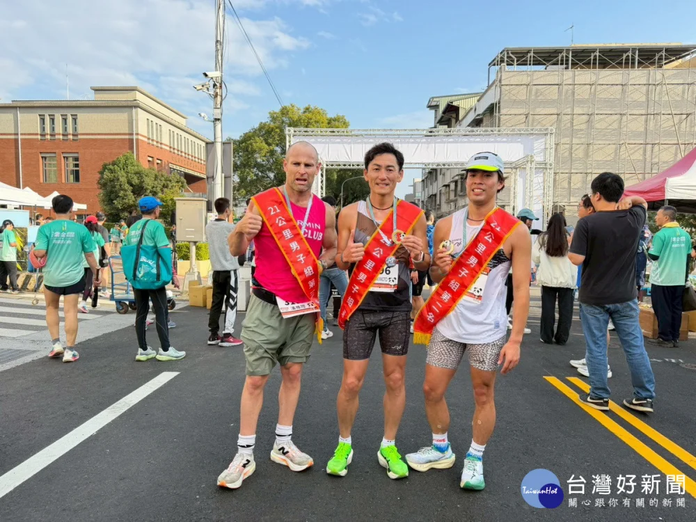 21K薯力全開男子組前三名被國外選手包辦。(竹山鎮公所提供)