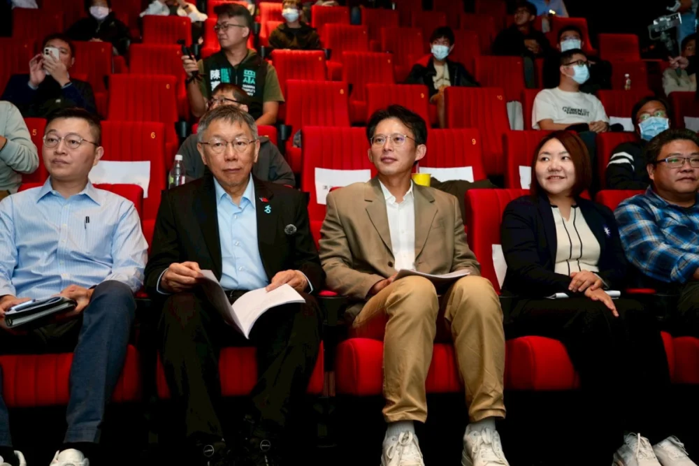 拿子宮換軍購「門都沒有」 鍾佳濱轟柯文哲:詐騙台灣人,拿女性身體自主權當籌碼