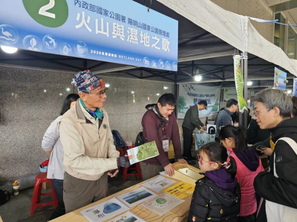 參展單位用心規劃精彩的活動，與現場民眾一同分享濕地的重要性。
