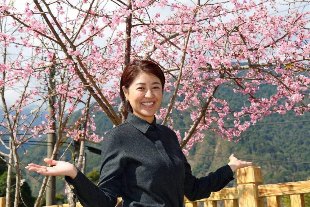 許縣長邀請全國民眾到信義鄉體驗「花與茶的饗宴」。（縣府提供）