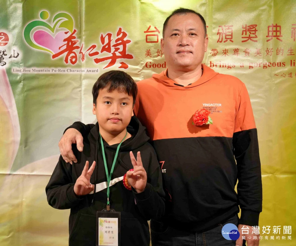 近全盲小太陽周君憲 樂觀撥弦勇築音樂夢閃耀普仁獎