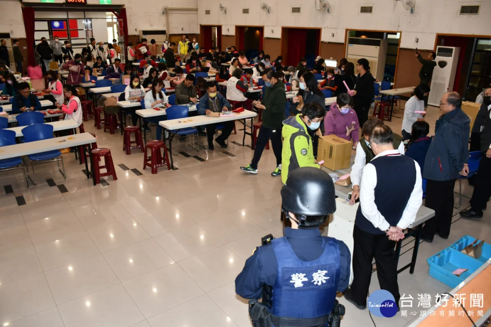 彰市公所發放「春節敬老金」 70歲以上長者爽領6,000元