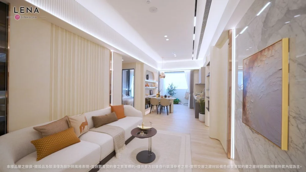 圖／「佳泰琢閱」28坪2房樣品屋。高坪效設計無浪費走道，大臥室尺度舒適；廚房配櫻花雙機及BOSCH洗碗機，衛浴搭美妝燈，讓小家庭生活更舒適。（翻攝自YT土地婆麗娜）