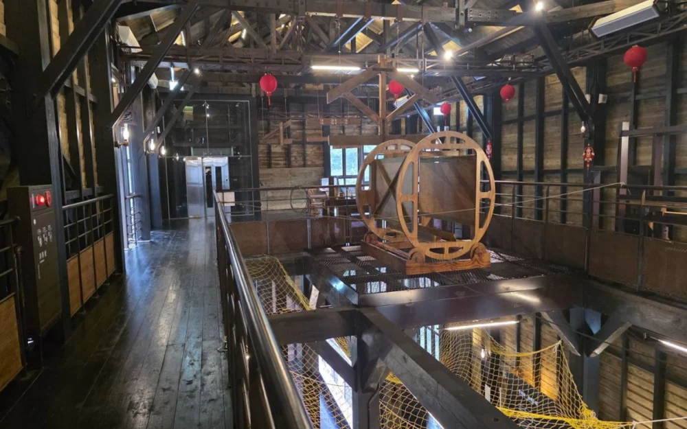 圖／整煤廠翻車機遺跡，被譽為礦業動能之源，負責礦車翻轉卸煤，是煤炭流轉的重要樞紐。（新北市政府觀光旅遊局提供）