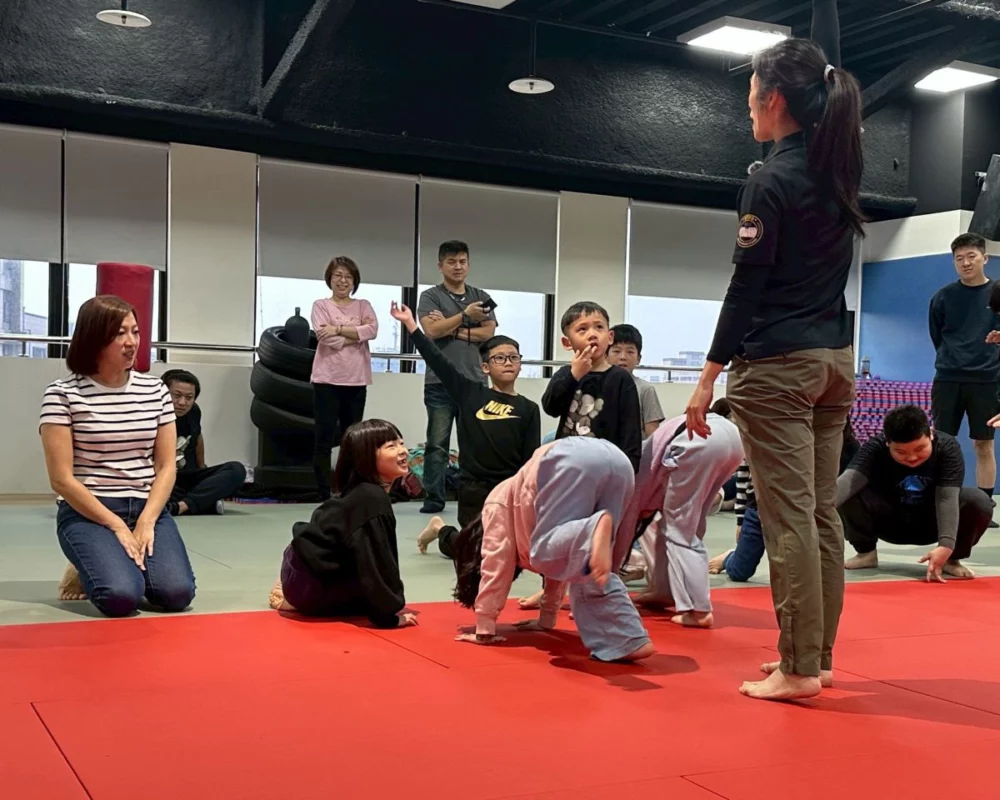 提升自我保護力　陳乃瑜邀警辦婦幼防身安全課程