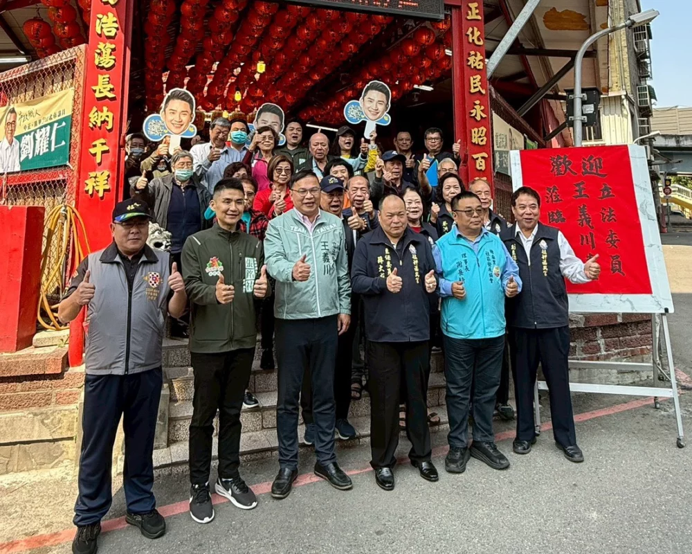 圖／今日活動由福興宮主任委員薛大盛、理事長謝岳錡、副主委謝玉成與廟方幹部，以及糖廍里社區發展協會成員全程的陪同。（張銘祐提供）
