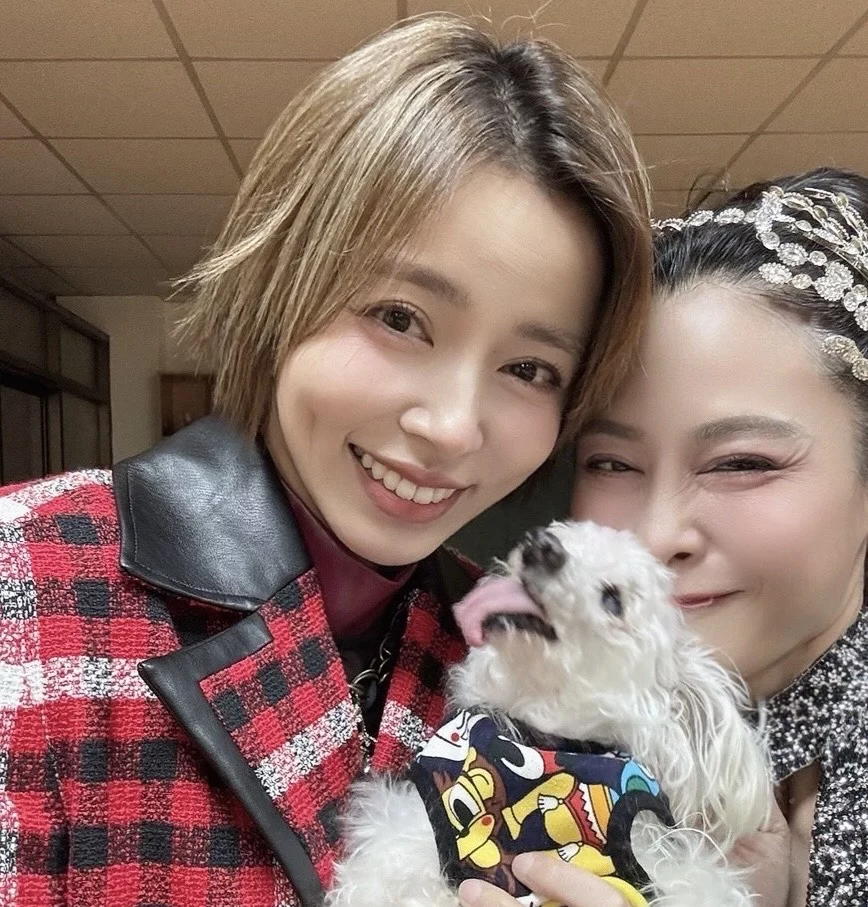 圖／辛甘與藝人王瞳合照。（主辦單位提供）