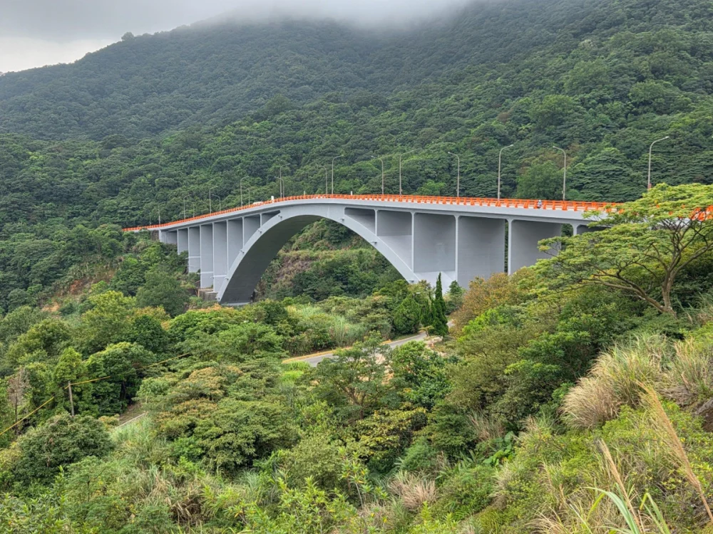 馬槽橋「銀灰配色」美化完工　春節走春、泡溫泉拍照新亮點
