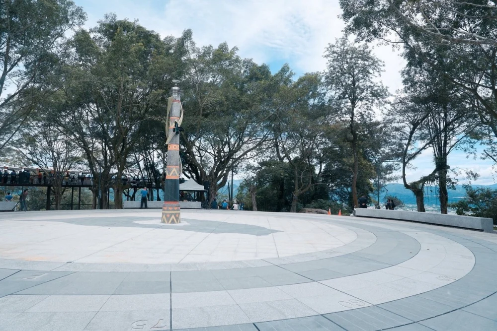 雲端視角線：埔里虎頭山、地理中心碑俯瞰景緻。（日管處提供）